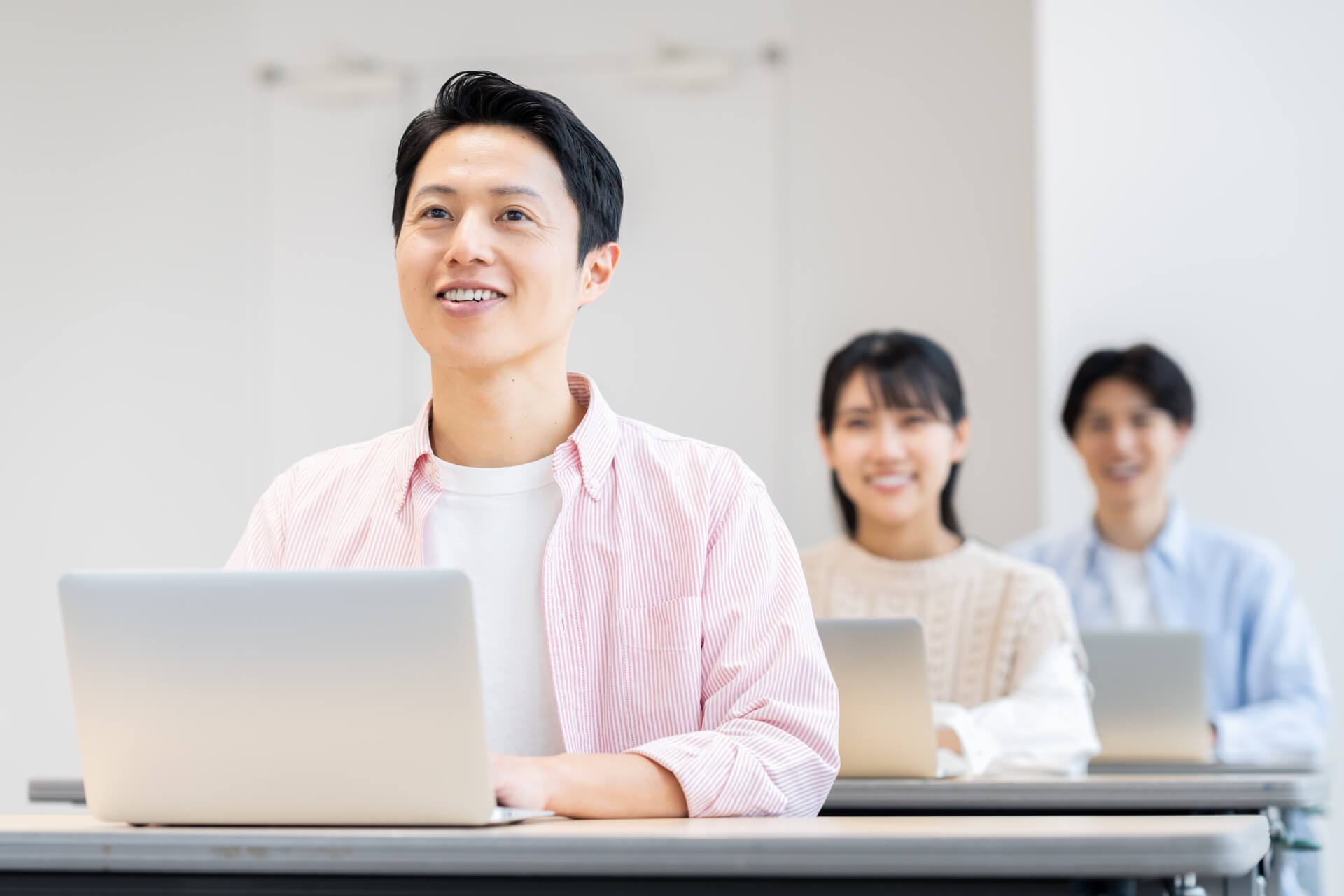 セミナーに参加する若者たち